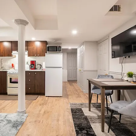 Modern, Basement Apartment, Close To Airport Toronto Exterior photo