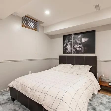 Modern, Basement Apartment, Close To Airport Toronto Exterior photo