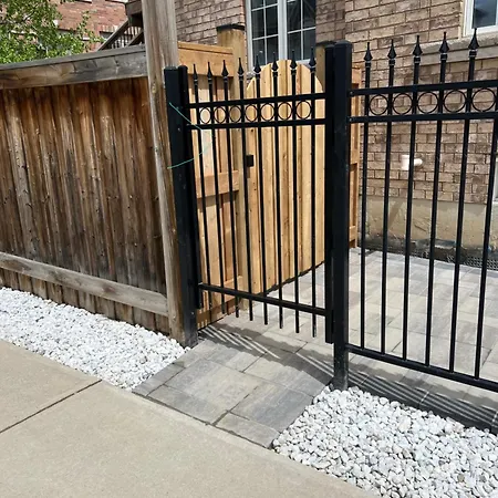 Modern, Basement Apartment, Close To Airport Toronto Exterior photo
