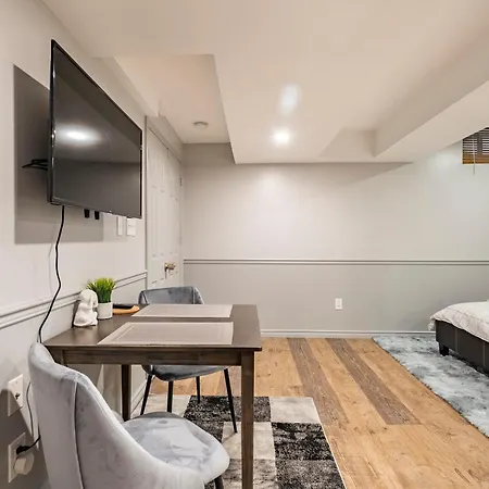Modern, Basement Apartment, Close To Airport Toronto Exterior photo