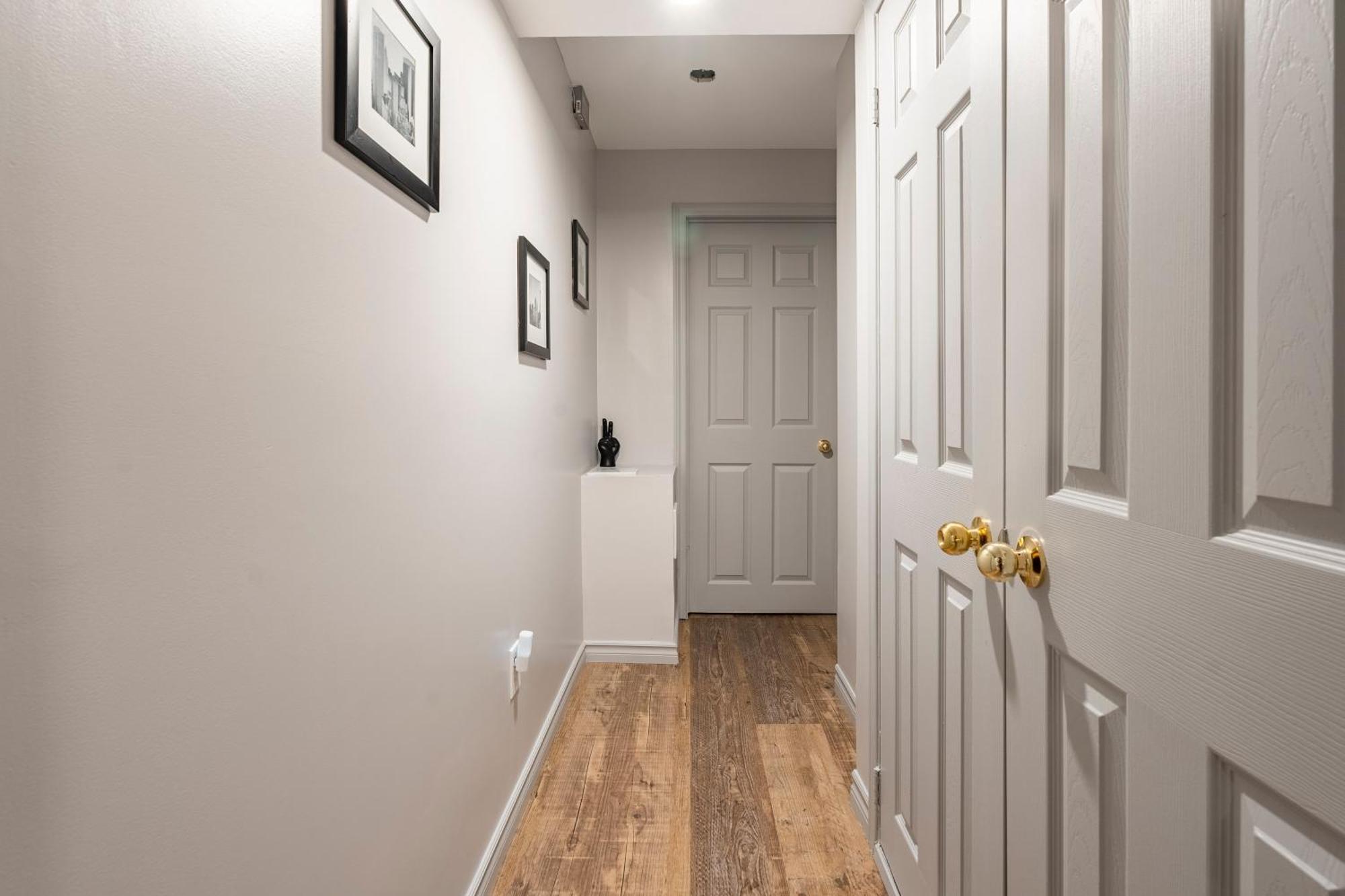 Modern, Basement Apartment, Close To Airport