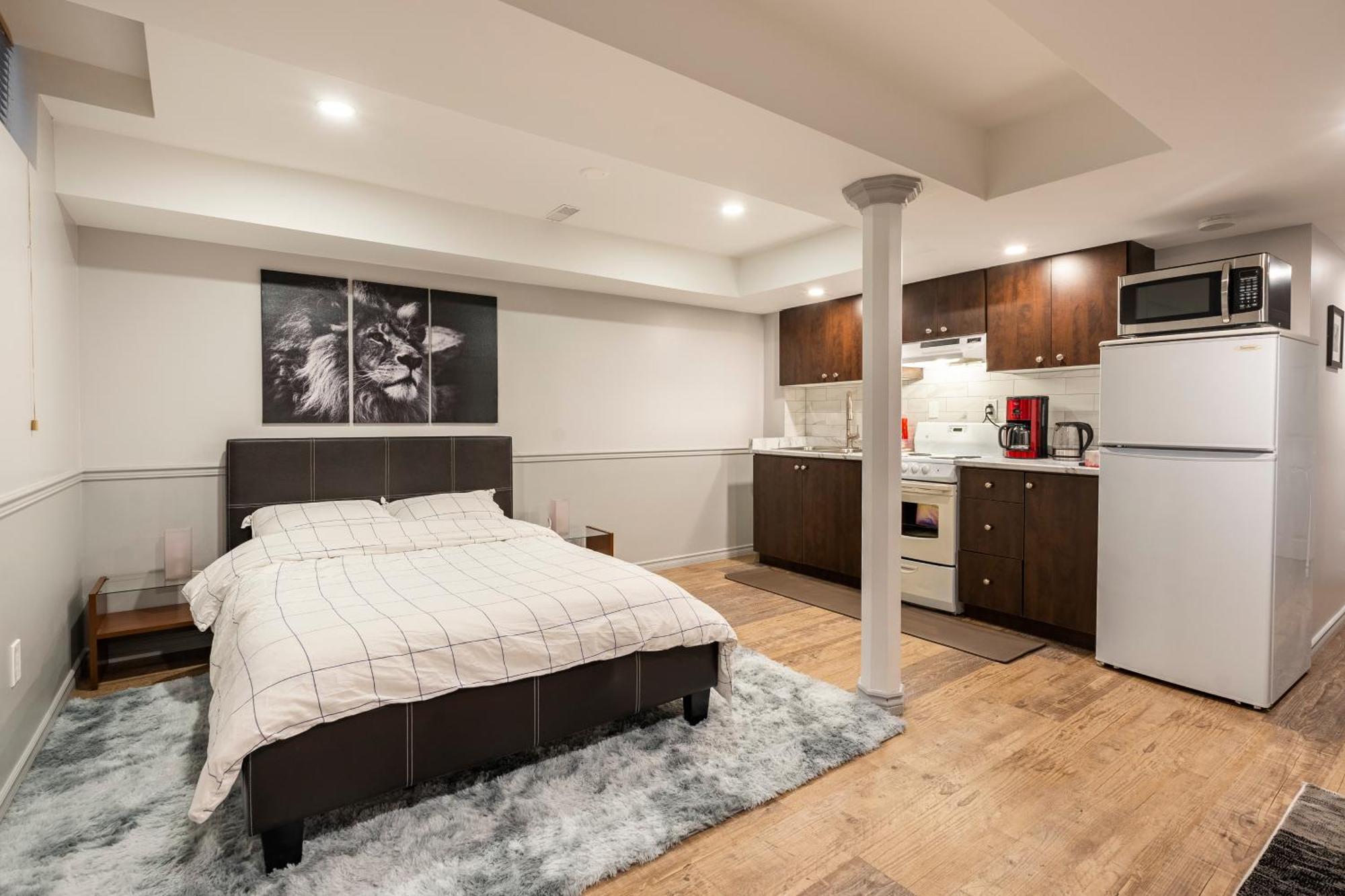 Homestay Modern, Basement Apartment, Close To Airport Toronto