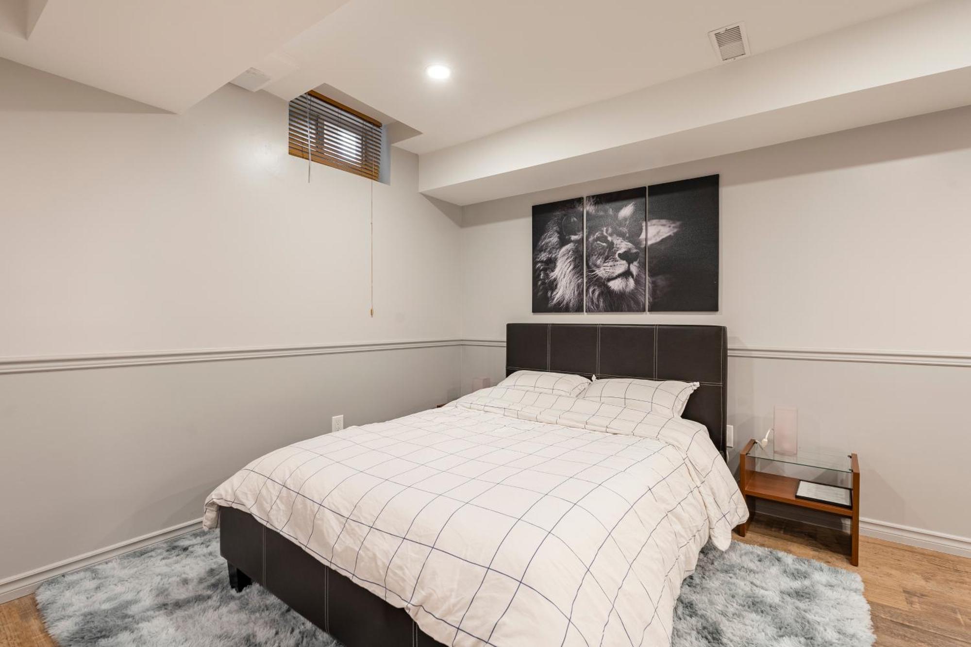 Modern, Basement Apartment, Close To Airport Homestay Toronto